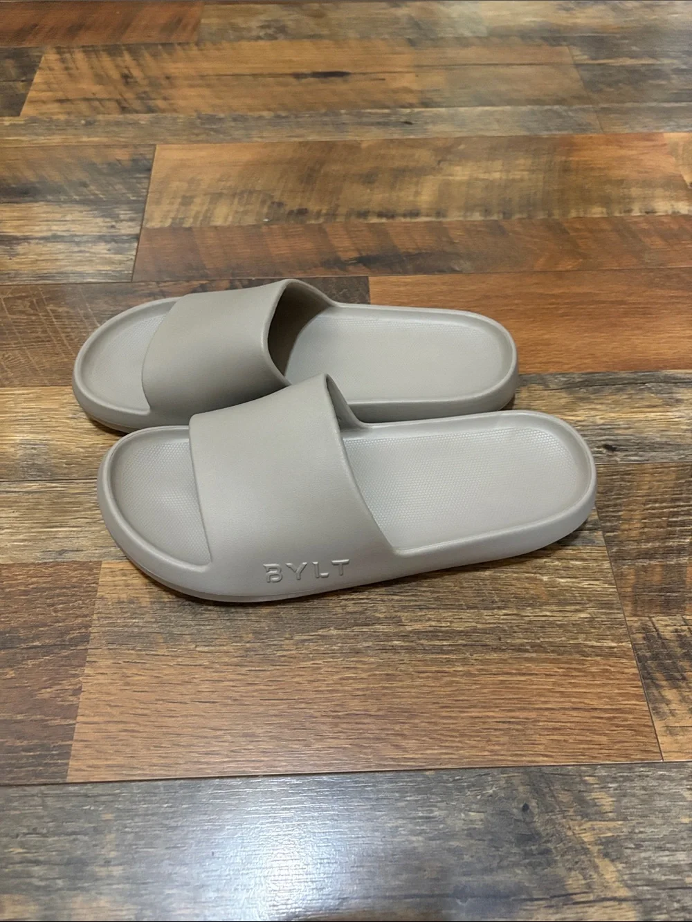 BYLT Minimal Slide Sandals in Light Gray